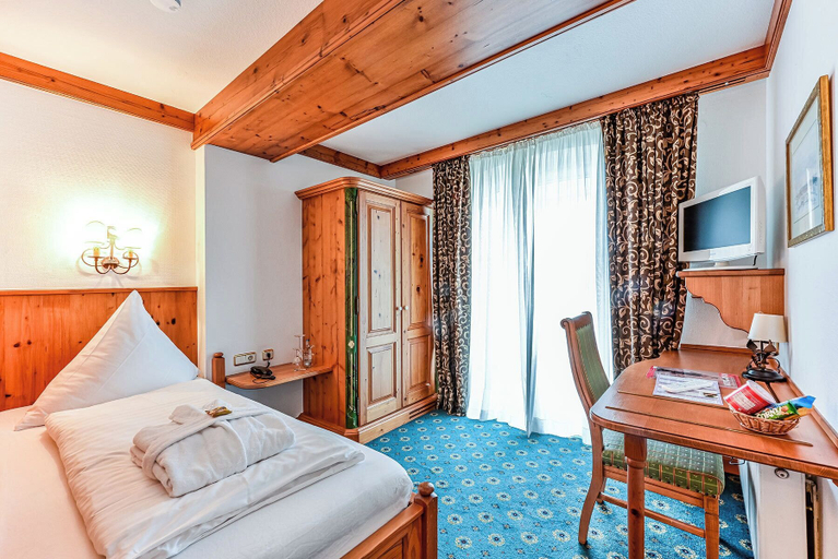 Bedroom 2, Schloss Hotel Holzrichter, Märkischer Kreis
