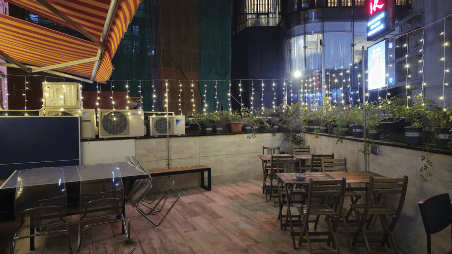 Food & Drinks, STARWAY CAPSULES, Hong Kong Island