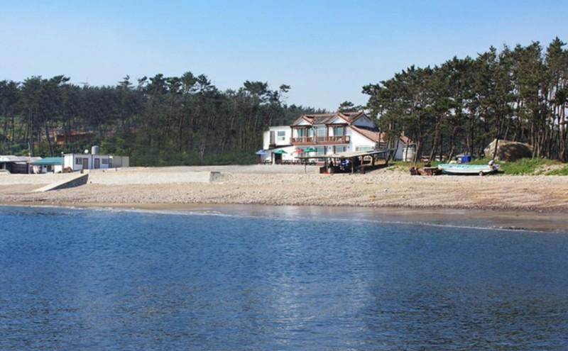 Others 3, Taean Gombawi Pension, Taean