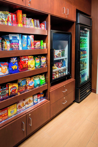 Food & Drinks 5, Fairfield Inn & Suites Peru, La Salle