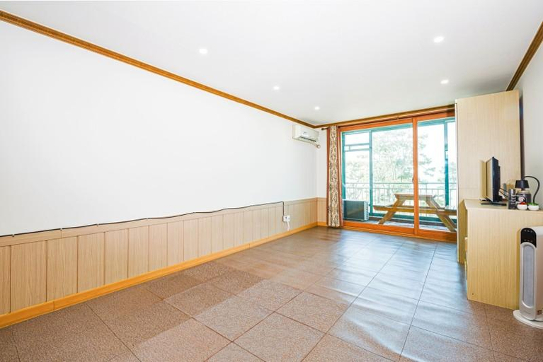 Others 2, Daebudo (Yeongheungdo) Sea Sunset Spa Pension, Ongjin