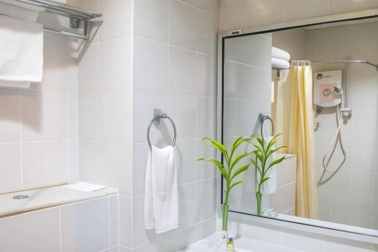 Bathroom 17