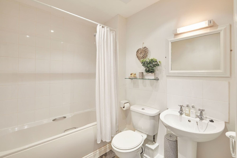 Bathroom, Host Stay Harbour View House, North Yorkshire