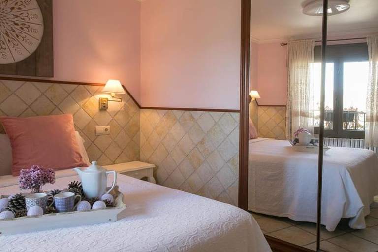 Bedroom 2, Estudios Casa Lola de Talarn, Lleida