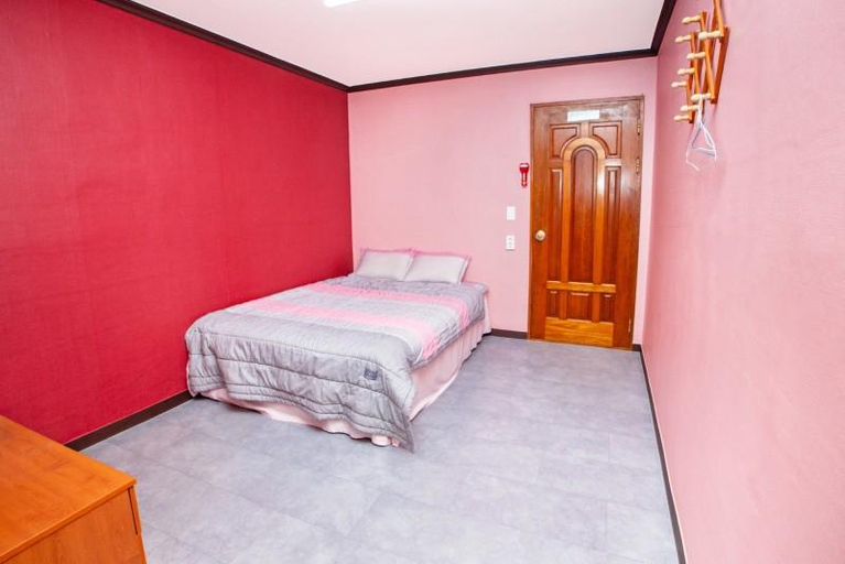 Bedroom, Taean Cheongsa Chorong Pension, Taean