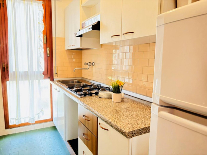 Others 5, Flat with parking space next to the sea, Venezia