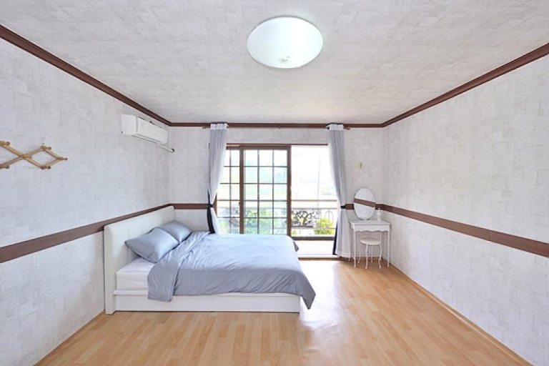 Others 5, Taean Beachville Pension, Taean
