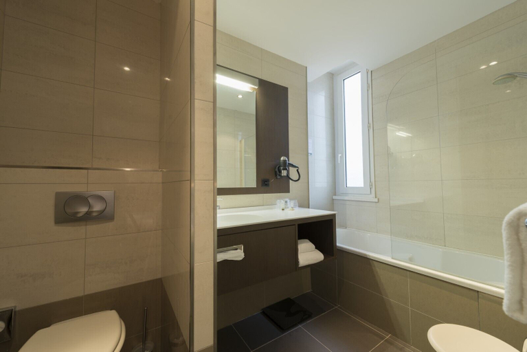 Bathroom 4, Hôtel Bristol, Pas-de-Calais