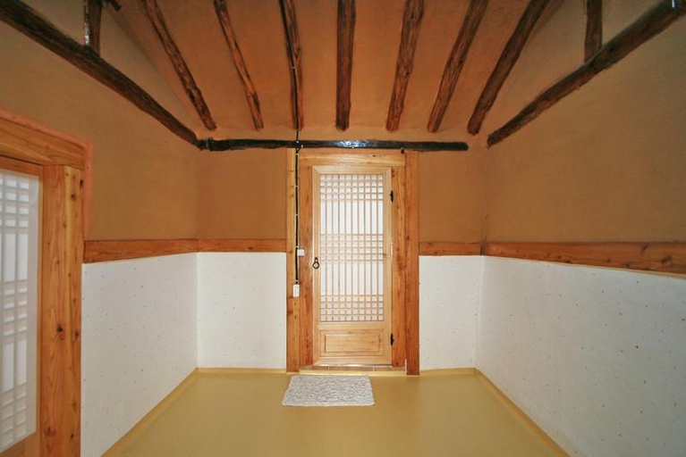 Others 4, Taean Moseokwon Pension, Taean