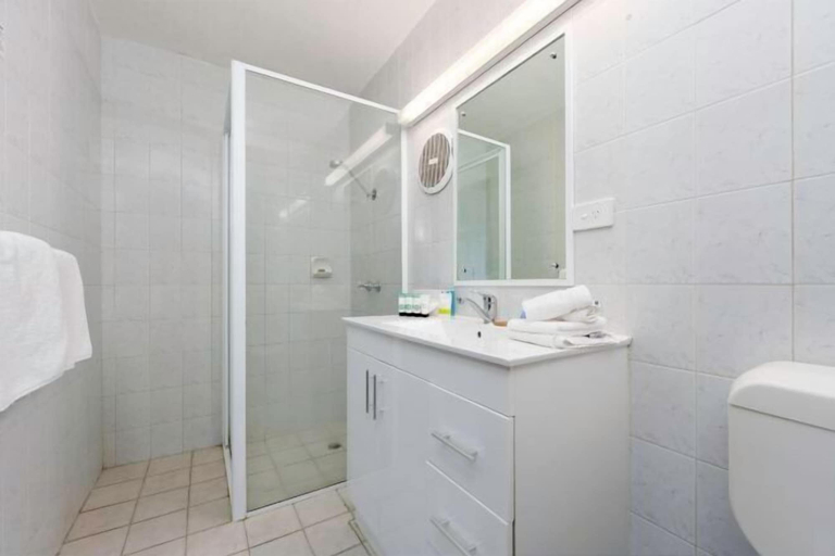 Bathroom 16