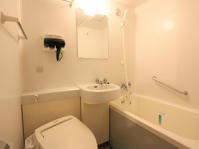Bathroom 22