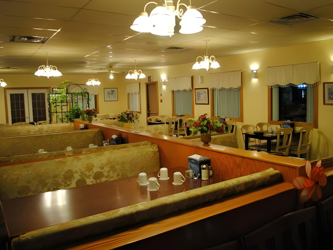 Food & Drinks 3, Moosomin Country Squire Inn, Division No. 5