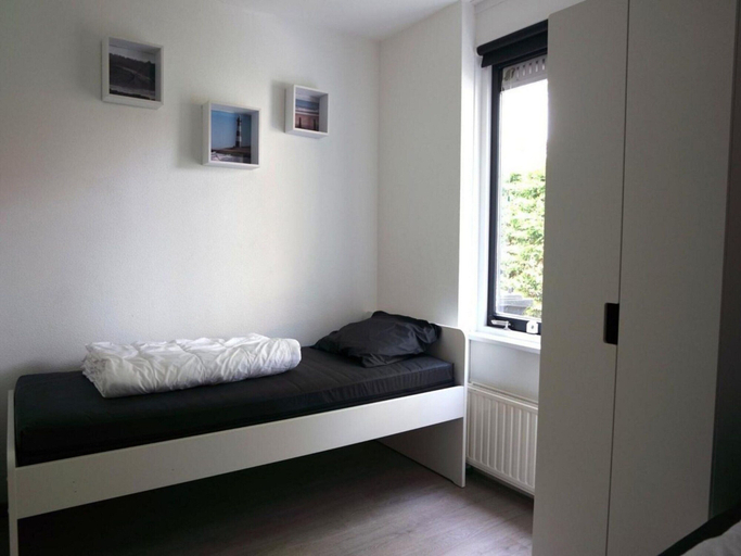 Room 2, Holiday Home Near Waterdunen for 6, Sluis