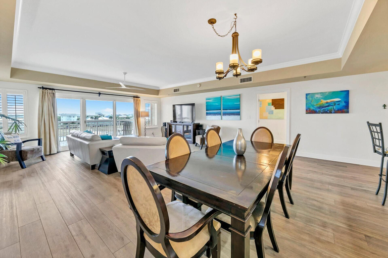 Food & Drinks, Harbor Landing 101b, Okaloosa