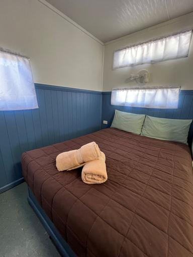 Bedroom 3, Narrabri Motel and Caravan Park, Narrabri