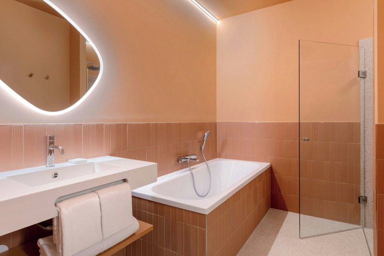 Bathroom 5, The Rebyl, Nijmegen, a Tribute Portfolio Hotel, Nijmegen