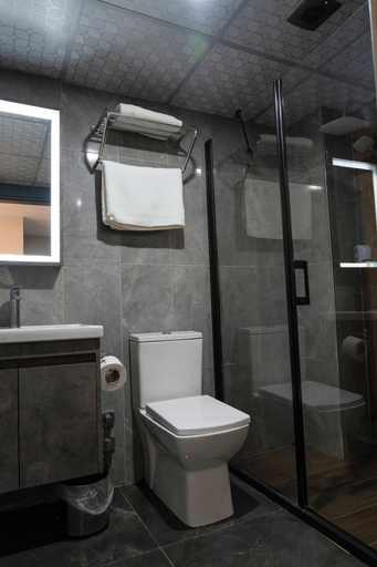 Bathroom 16