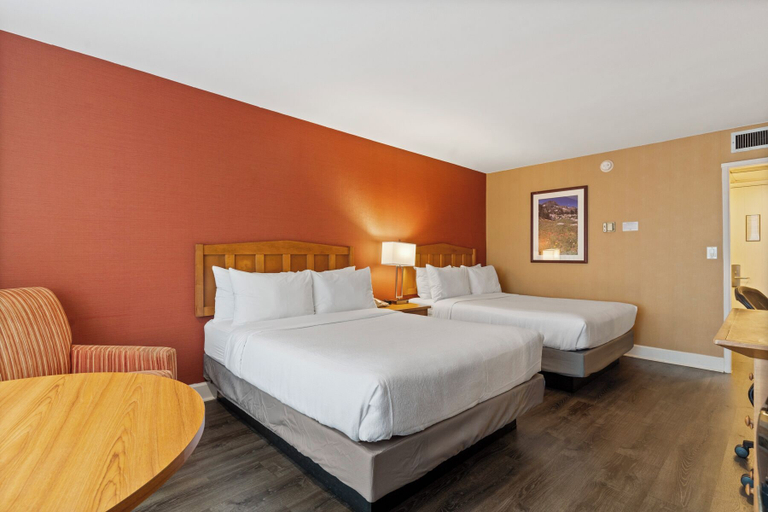 Bedroom 3, Vagabond Inn Executive San Francisco Airport, San Mateo
