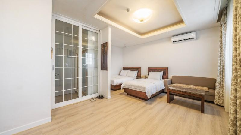 Bedroom 3, Sokcho Seorak Hill Hotel & Pension, Sokcho