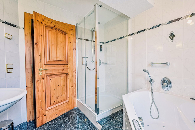 Bathroom 4, Schloss Hotel Holzrichter, Märkischer Kreis