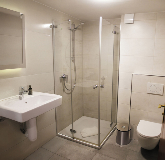 Bathroom 5, Hotel Simonis Koblenz, Koblenz