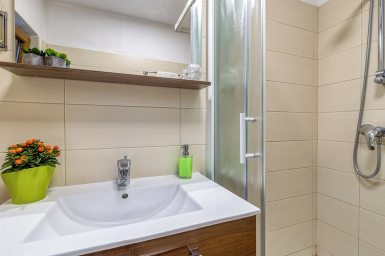 Bathroom 5, Pool House Ancka, Koper