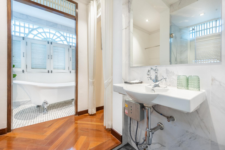 Bathroom 14