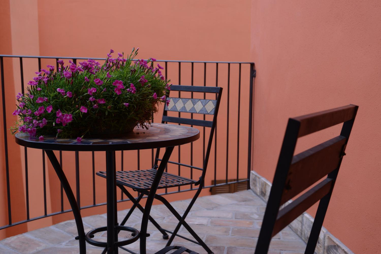 Exterior & Views 4, Old Hill, Teramo