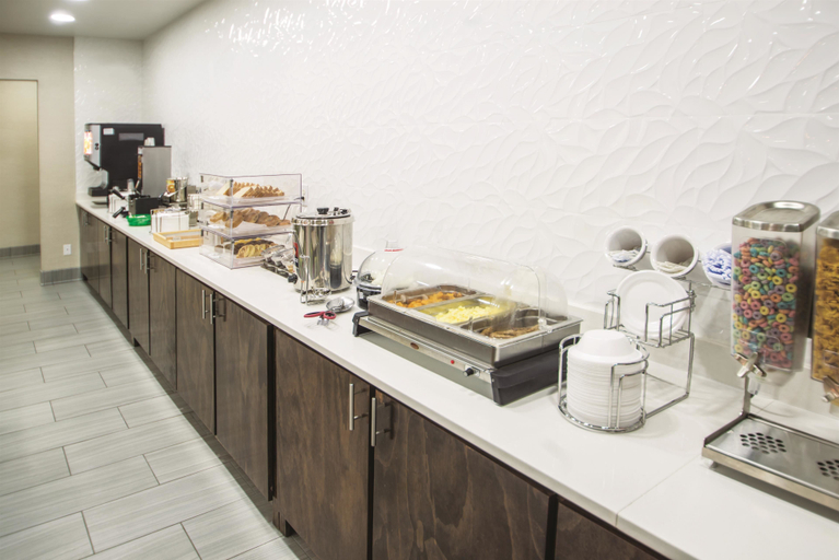 Food & Drinks 5, La Quinta Inn by Wyndham Calhoun South I-75, Gordon