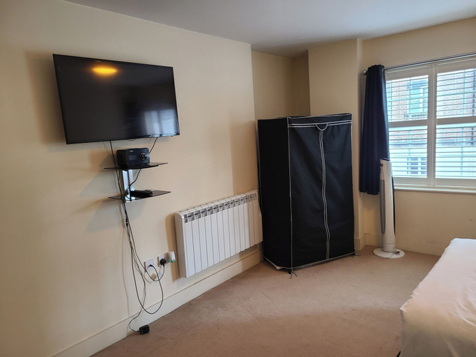 Room 4, 1 Bed Flat - Sleeps 4 - Parking - Wifi, Luton