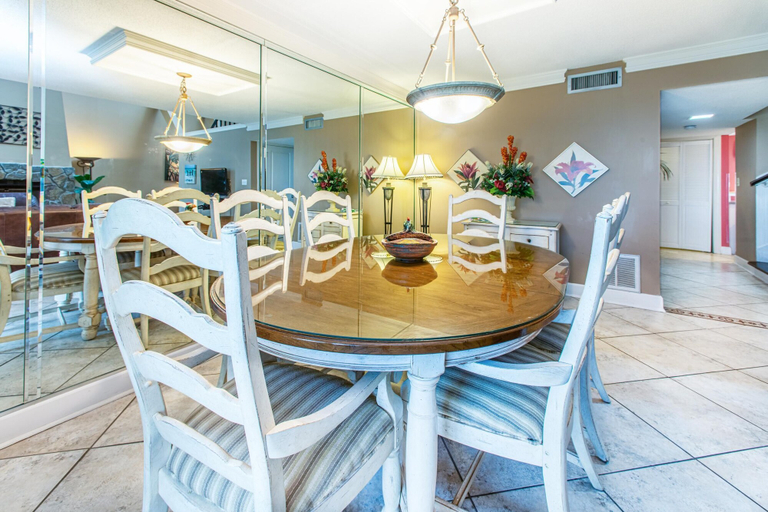 Food & Drinks, Shoreline Towers Townhouse 4-3, Okaloosa