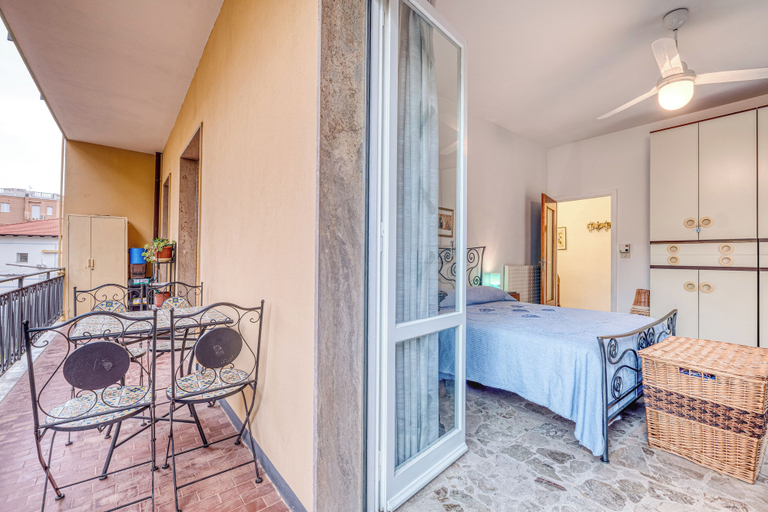 Room 5, Tullia relax home 650m from the sea, Savona