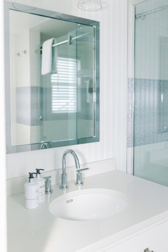 Bathroom 4, Blue - Inn on The Beach, Essex