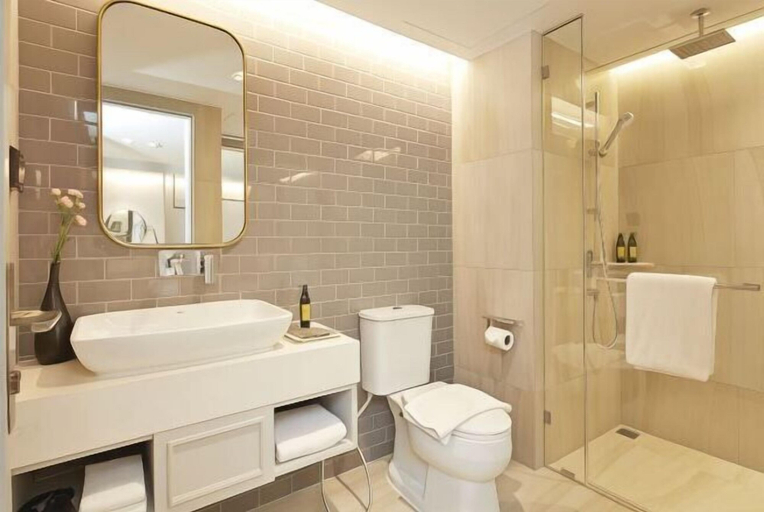 Bathroom 12