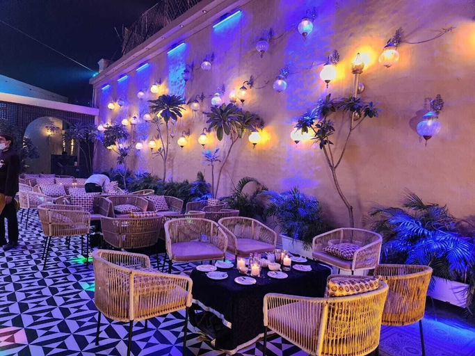 Food & Drinks 5, Holiday Green, Panipat