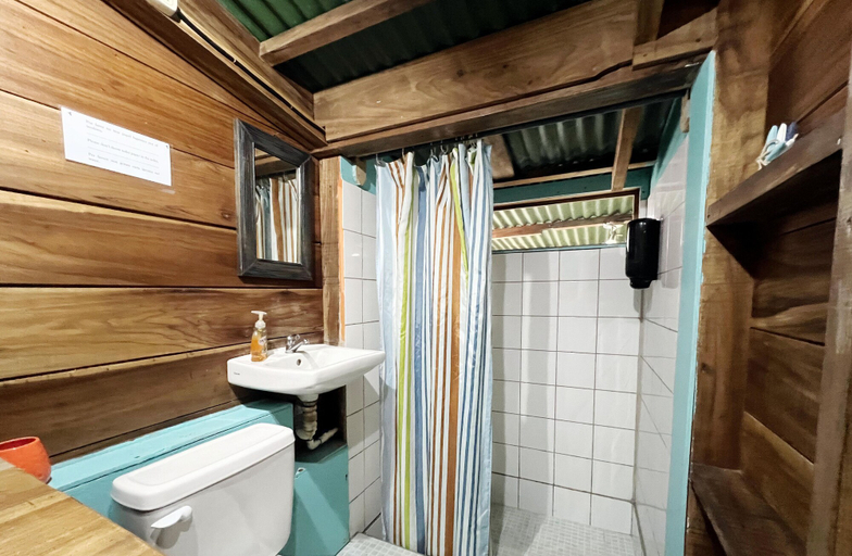 Bathroom 4, El Jardin de Playa Negra, Talamanca