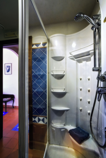 Bathroom 3, Hotel Graal, Salerno