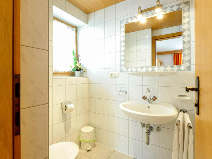 Bathroom 3, Apartment in Langenfeld Near Solden Ski Lift, Imst