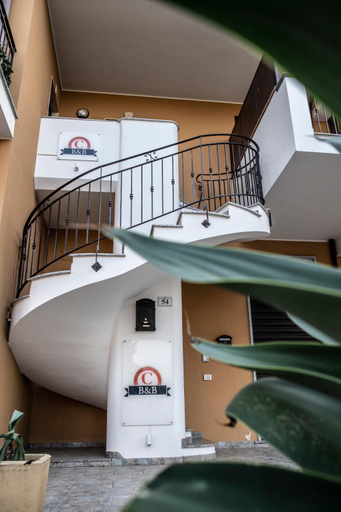 Others 4, B&B Caravello, Messina