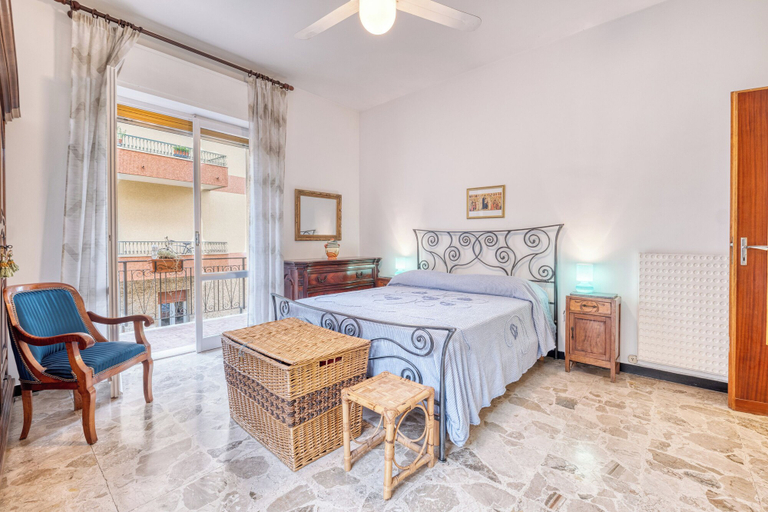 Room 4, Tullia relax home 650m from the sea, Savona