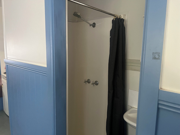 Bathroom 4, Narrabri Motel and Caravan Park, Narrabri