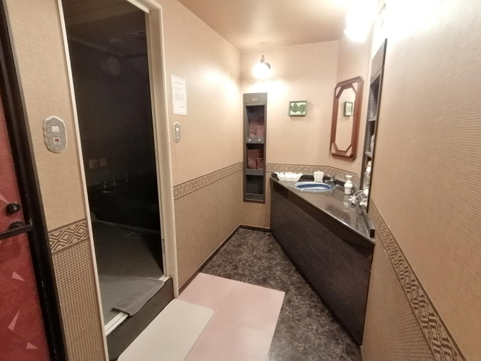 Bathroom 4, 月のあかり, Himeji