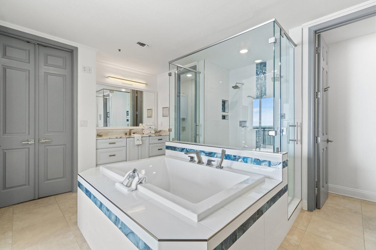 Bathroom 4, Palacio Penthouse 1902, Escambia