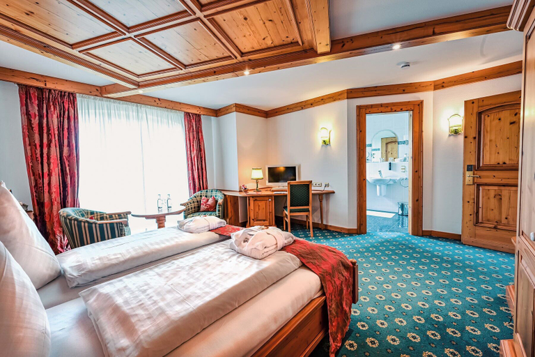 Bedroom 2, Schloss Hotel Holzrichter, Märkischer Kreis