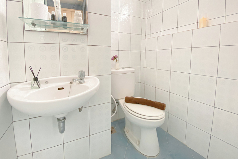 Bathroom 2, Cozy And Enjoy Living Studio Kebagusan City Apartment, Jakarta Selatan
