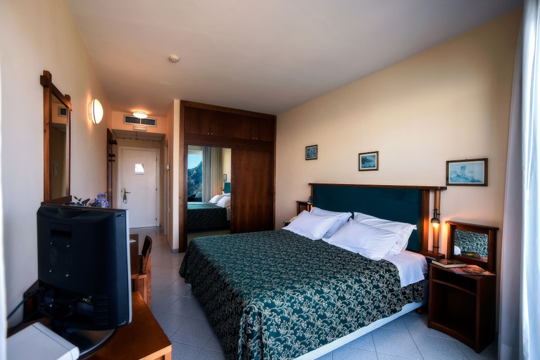 Bedroom 2, Graal, Salerno