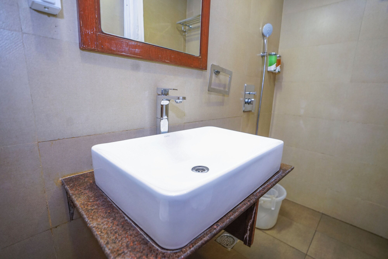 Bathroom 5, The Altruist Navi Mumbai Hotel, Thane
