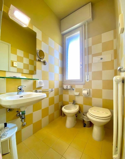Bathroom 4, Hotel Trionfal, Ravenna