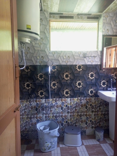 Bathroom, Sunrise Hotel and Restaurant Mastan Gurez, Bandipore