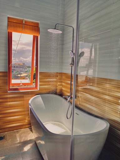 Bathroom 4, Sea-breeze homestay, Phan Thiết